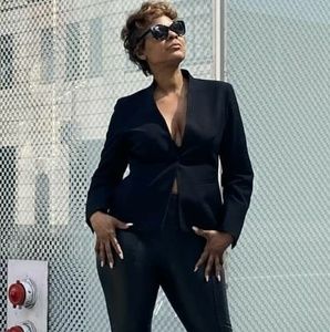 Meet your Posher, Crystal